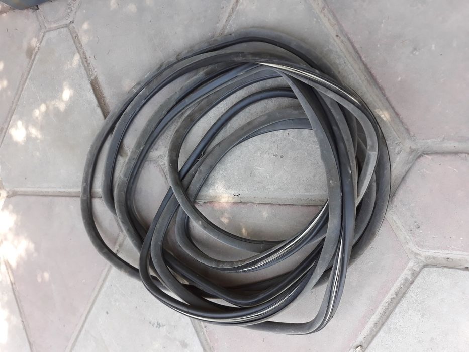 В продаже дверные уплотнители бмв е34