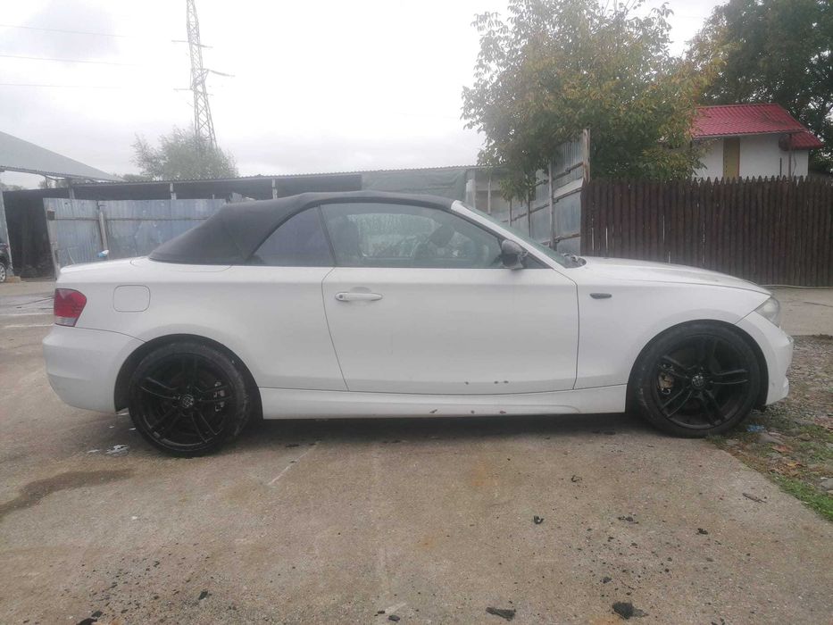 Dezmembrez BMW Seria 1 123D M Cabriolet E88 2010