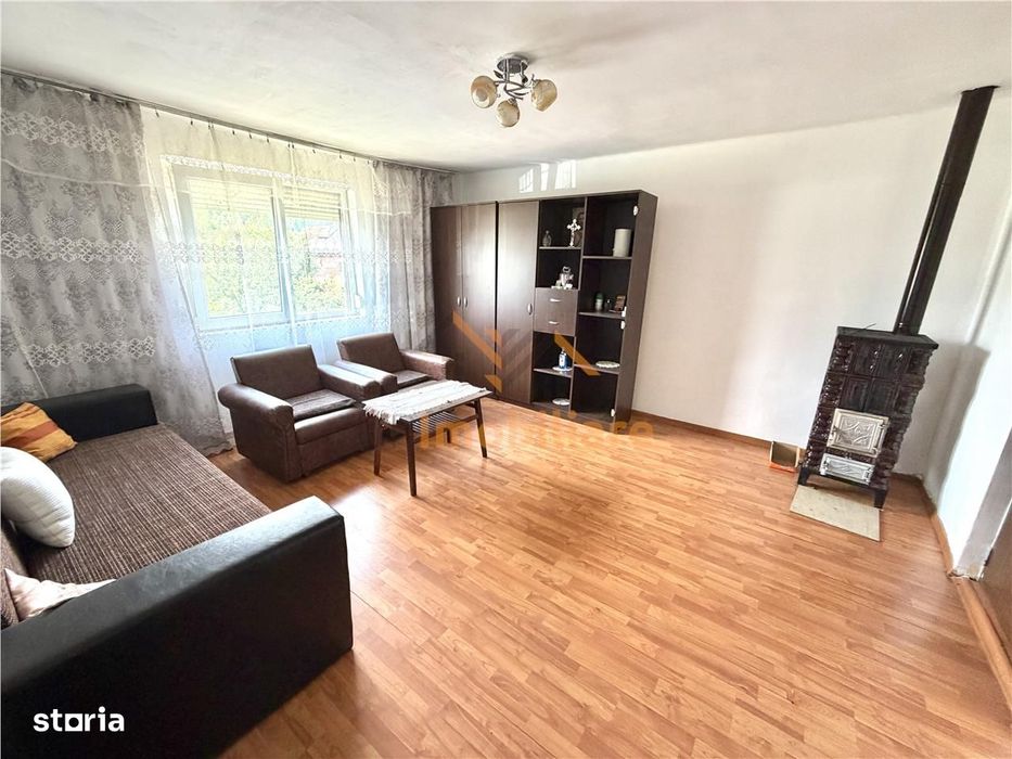 Casa De Vanzre | 4 Camere | 978 Mp Teren | Rosia | Bihor |