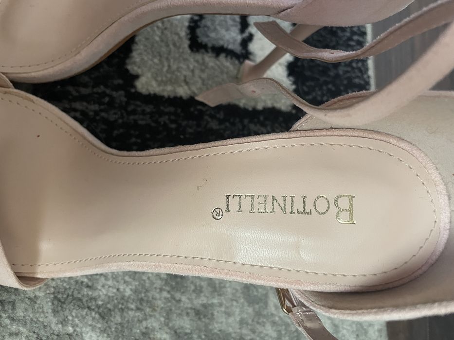 Incaltaminte firma numarul 40