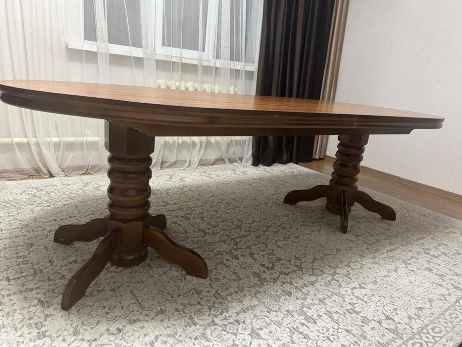 Продам деревянный стол