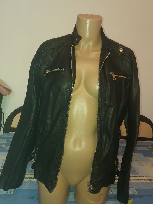 Geaca de dama, in stare f buna