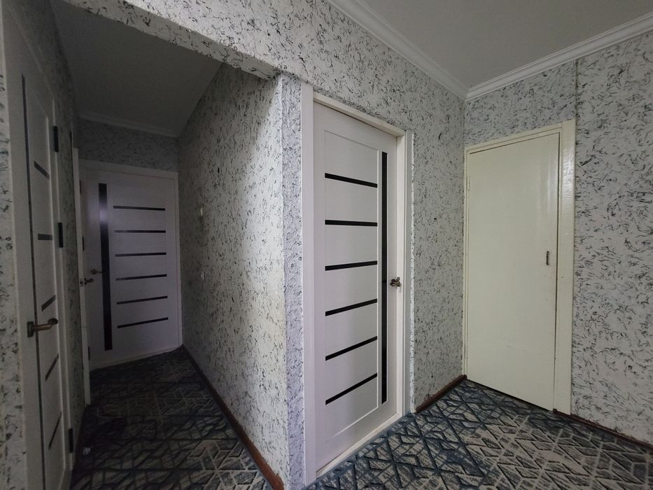 Фрунза масивда 3 хонали квартира сотилади