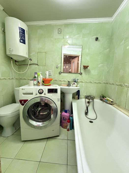 Продается 2-х комн.кв в районе Жазира.