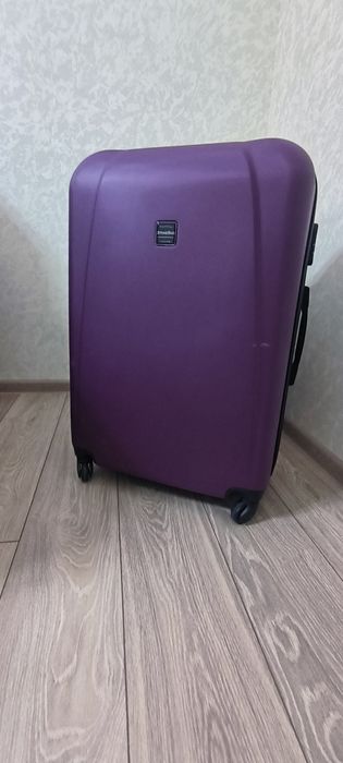 Продается большой  чемодан