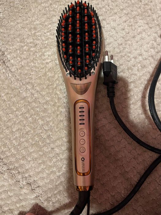 Четка за изправяне на коса