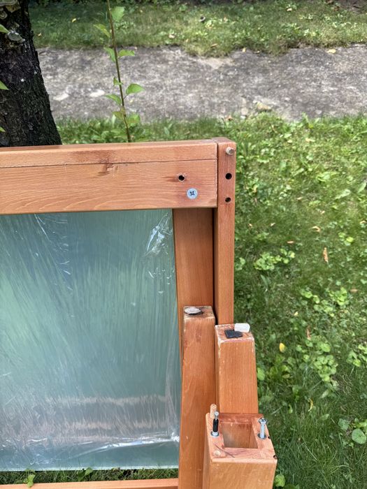 Продавам трапезарна маса от масивно дърво