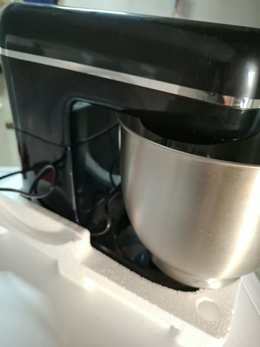 Roboti bucatarie noi