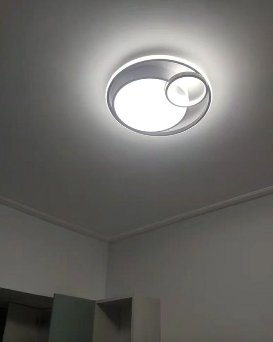 Продам люстры айфон срочно