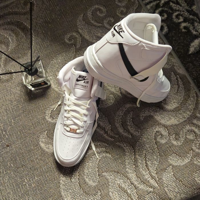 Vând en gross ghete de dama cat si de baieti