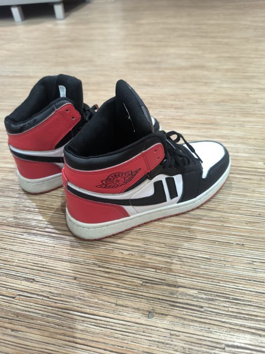 Продам ботинки на мальчика 39 р