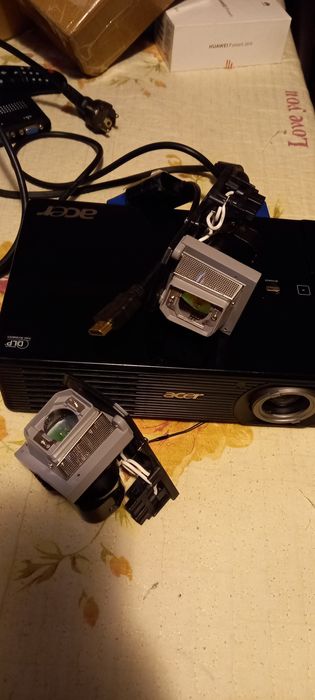 Proiector Acer+2 lampi de rezerva
