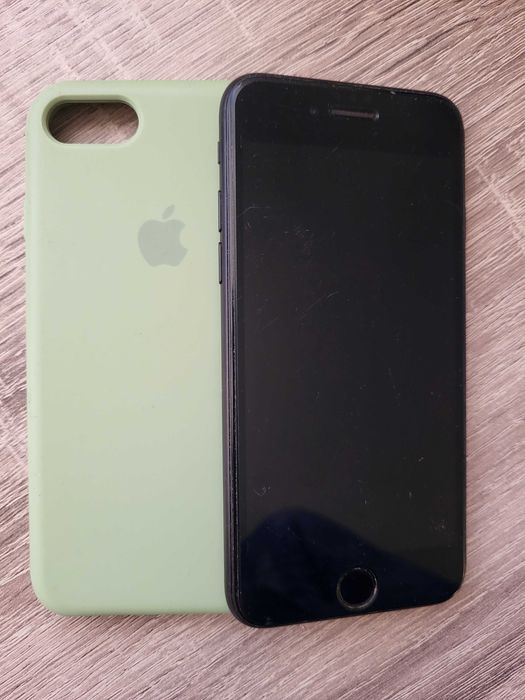 Iphone 7, черен, 32GB + зарядно, кейс и протектор