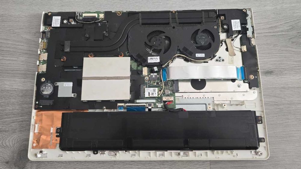 Laptop gaming Lenovo IdeaPad 700 – GTX 950M – pentru piese