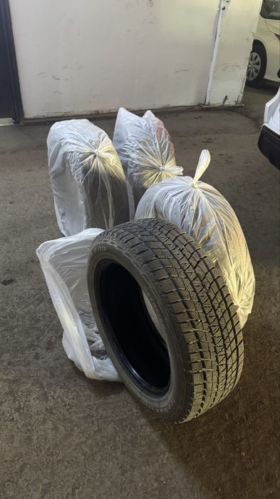 Продам зимние шины 235 55 R19