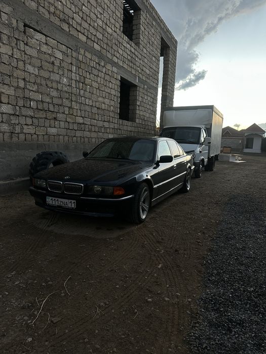 В продаже BMW 728 E38
