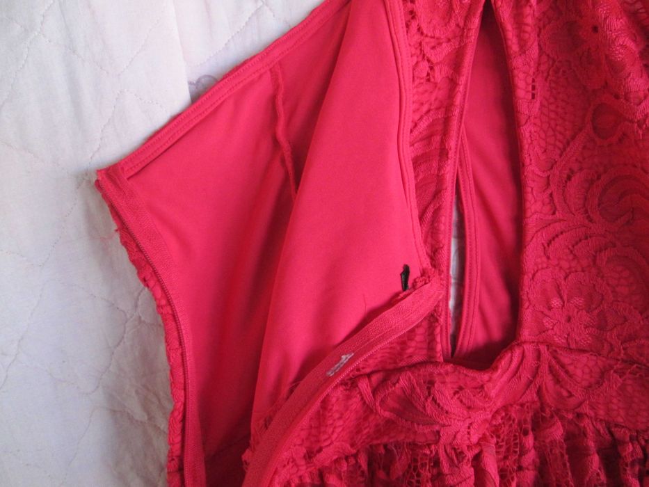 rochie rosie dantelata 40