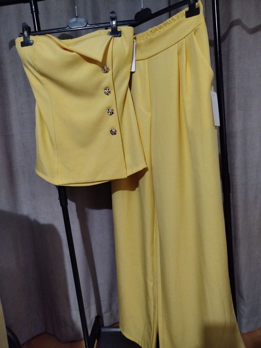 Дамски комплект в черно, жълто, синьо