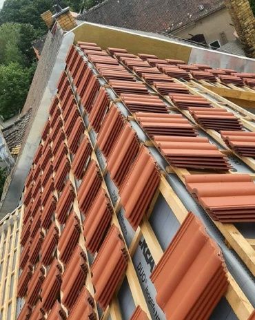 Executam acoperisuri reparatii dulgherie mansardari