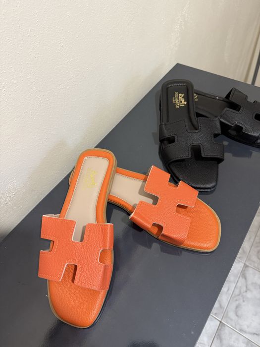 Чисто нови дамски чехли