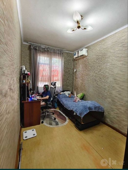 Продается 2/1/4 Авиасозлар 1 ор-р базар Кадышева 48 кв2 (R)