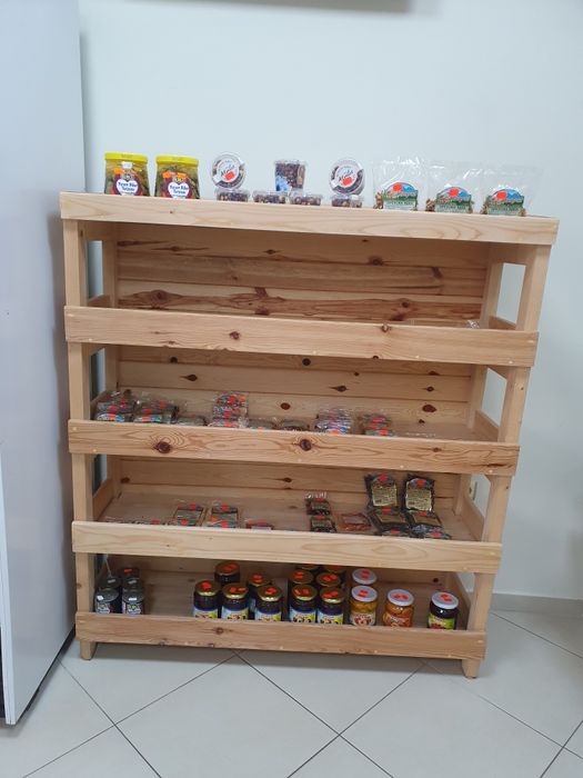 Масивни дървени стелажи, може и поотделно