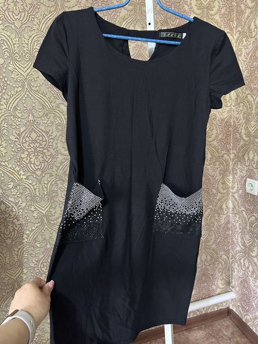 Продам платья, кофты