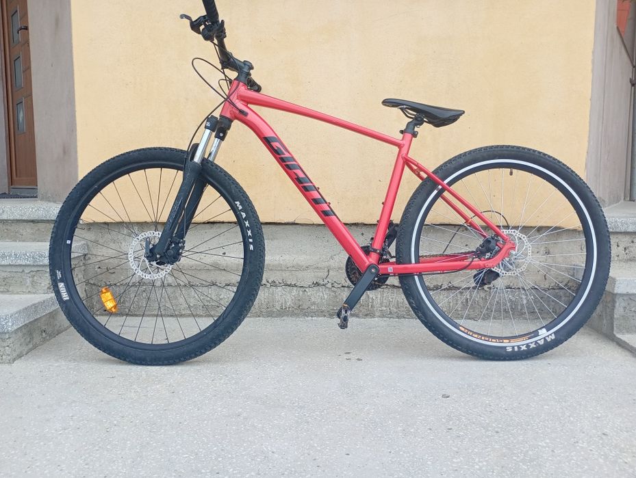 Vând bicicletă MTB giant