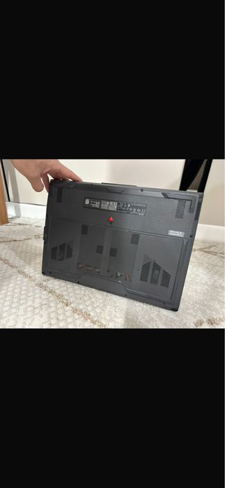 Ноутбук Asus 1лет