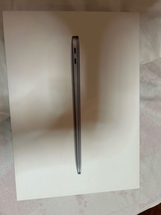 Продаю Mackbook M1 8/256GB