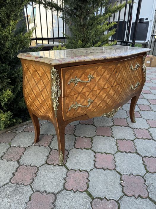 Comoda din lemn cu intarsii, ornamente bronz si blat marmura