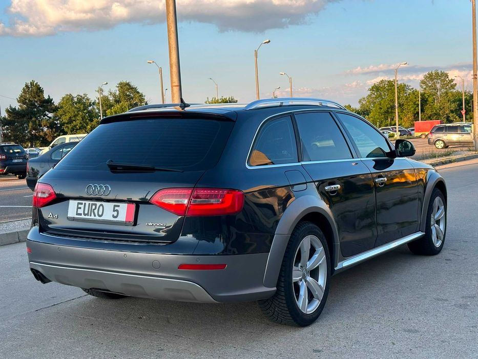 Audi A4 Allroad facelift / Quattro / 2.0 TDI / 4x4 / Distronic / Camera