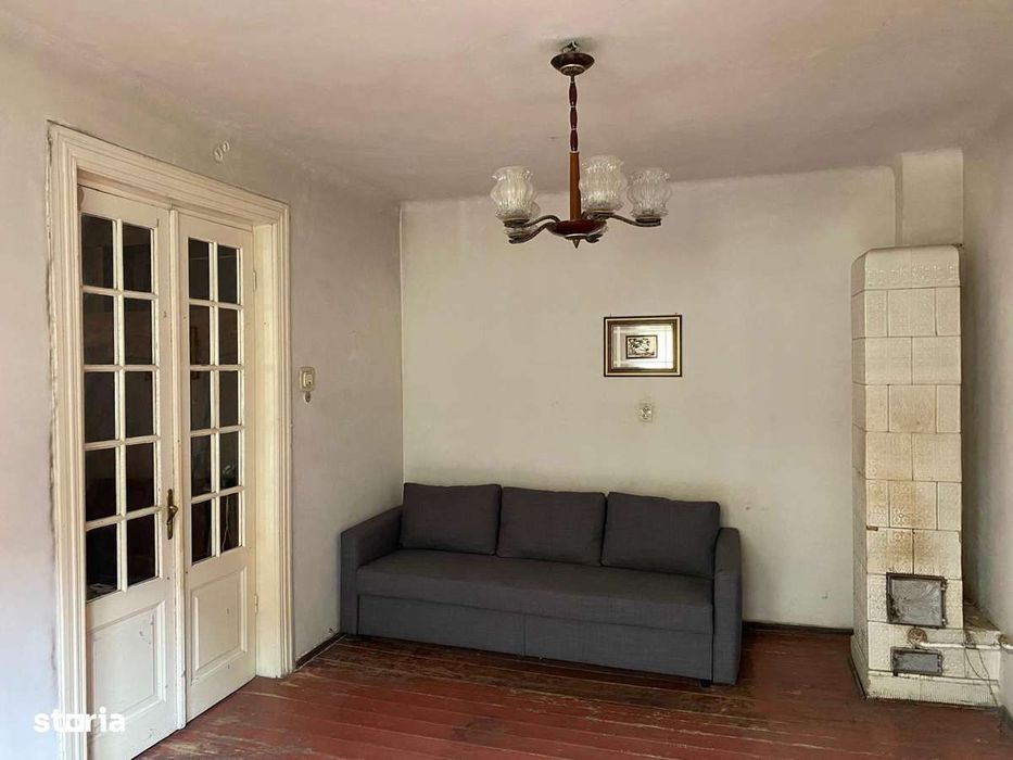 Vand apartament in vila, in zona Decebal