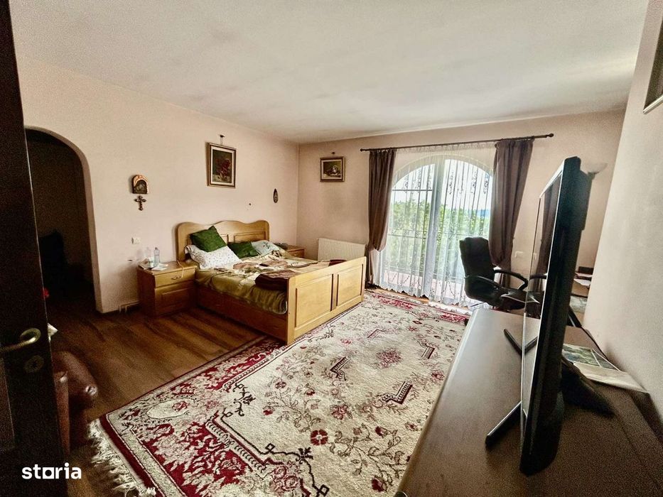 Vilă 1000 mp teren, 6 camere, garaj 2 mașini, foișor - Valea Lupului