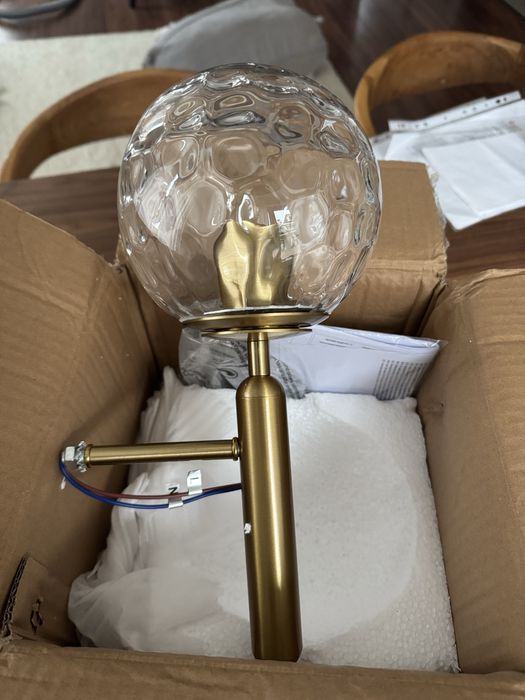 Лампа за стена златиста