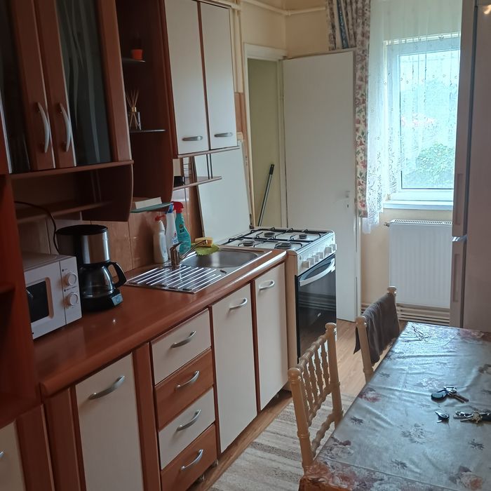 Ofer spre închiriere apartament cu 2 camere in Florilor Râșnov