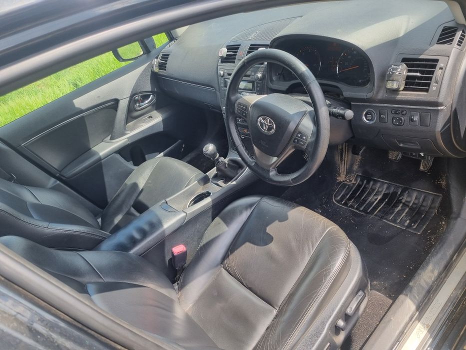 Dezmembrez Toyota Avensis T27 2.2 150 cp 2009-2015