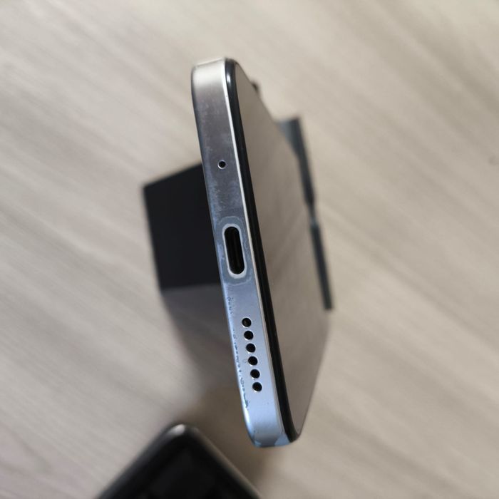 Телефон Xiaomi Redmi 12 — это бюджетный смартфон