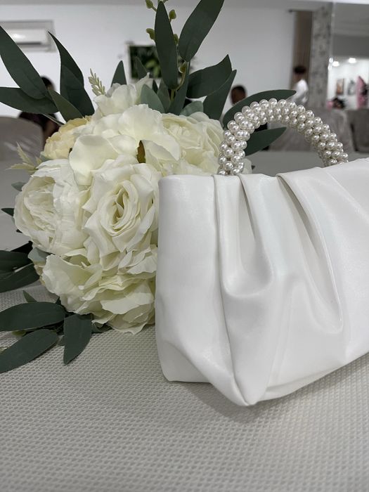 Свадебное платье с фатой. 48 размер