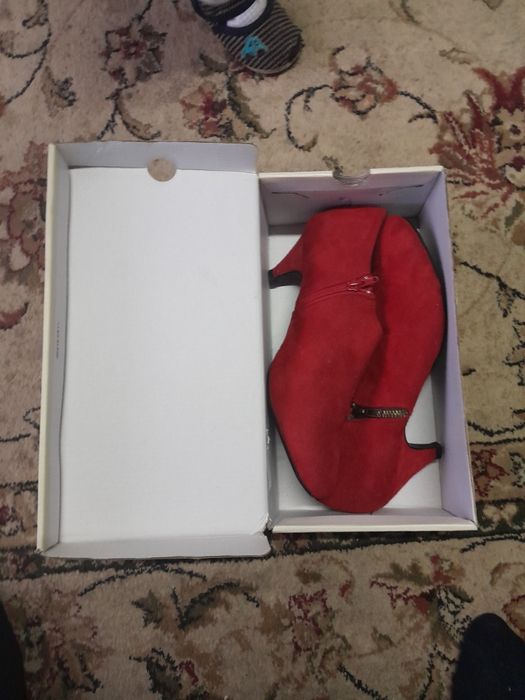 Женские туфельки.