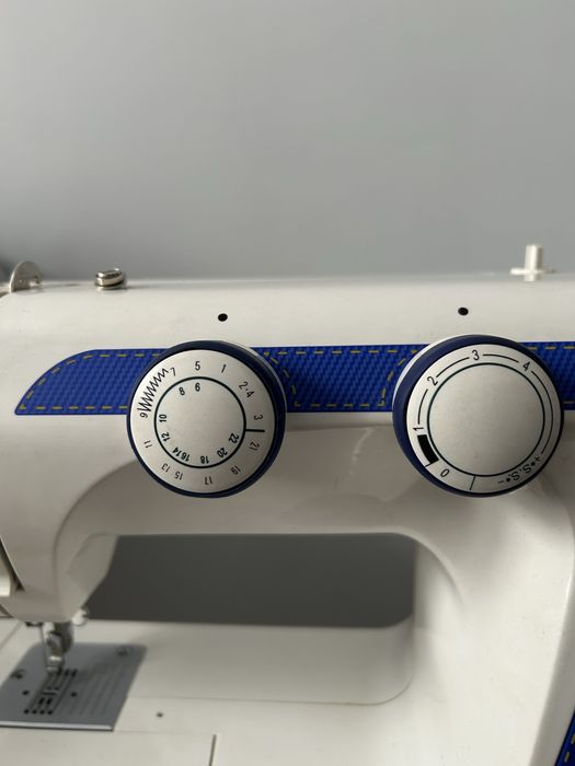 Продаю швейную машину