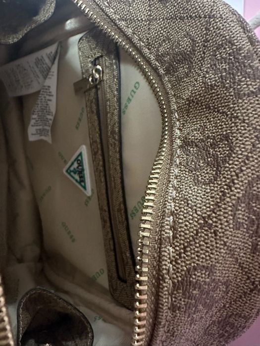 Раница Guess.