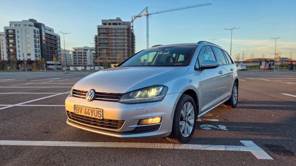 Volkswagen Golf Al doilea proprietar, prezintă mici zgârieturi care se pot vedea