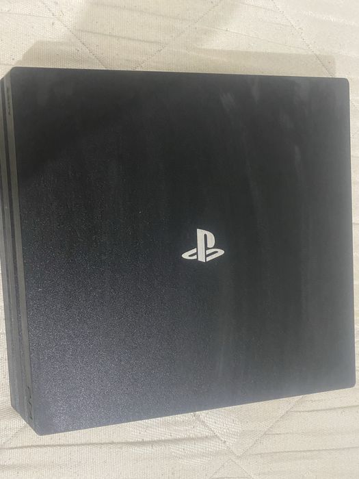 ps4 pro, 2 console, 5 jocuri si casti cu microfon