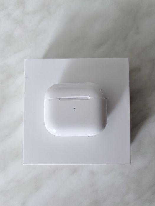 Продам Apple Airpods 3