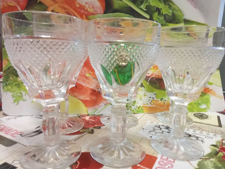 Продавам кристални чаши и вази