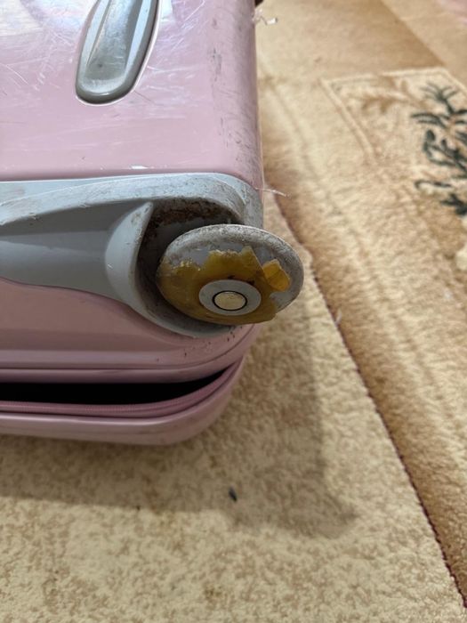 Продам чемодан маленький