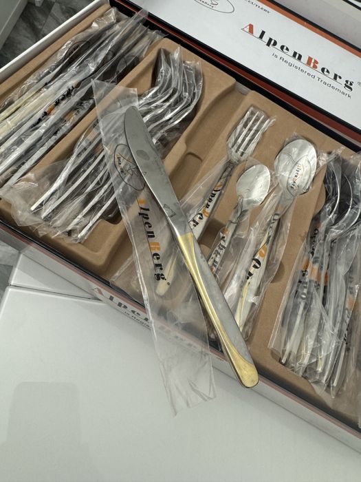 Столовый набор , ложки , вилки