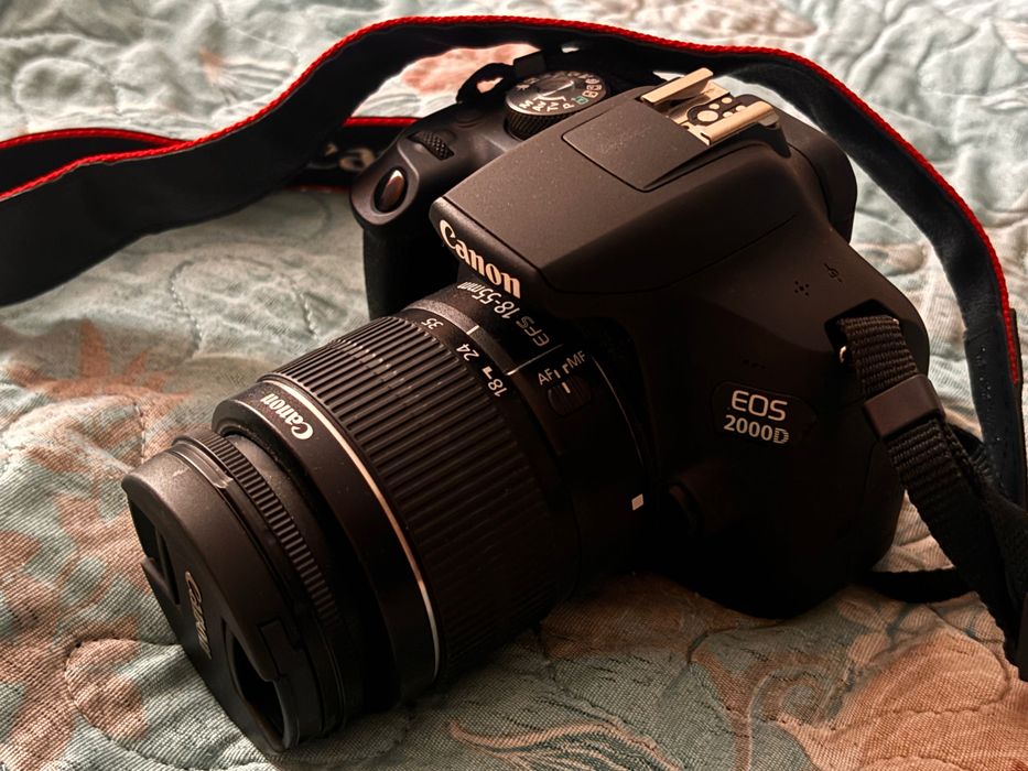 Фотоаппарат Canon EOS 2000D