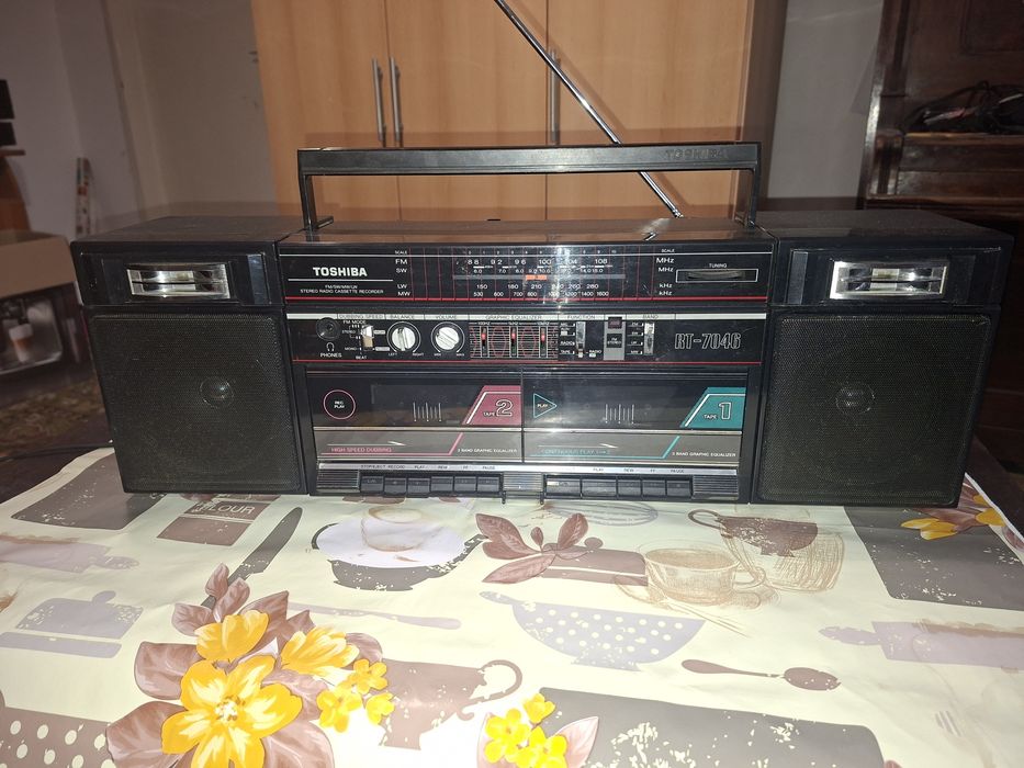 Toshiba RT-7046, radiocasetofon made in Japan, 4 benzi radio, Antena Satelor, Stereo 4 difuzoare